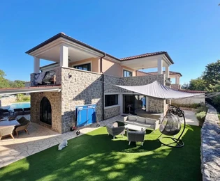 NEUE MEDITERRANE VILLA MIT POOL UND GARTEN, IN RUHIGER LAGE!