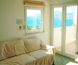 Incantevole appartamento a Ciovo con vista mare in vendita