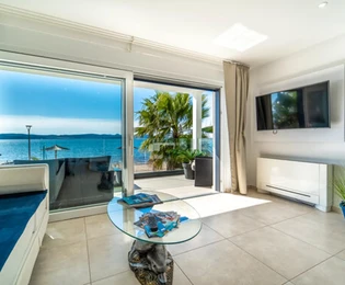 Prostorný dvoupokojový byt na prodej v Bibinju přímo u moře v Chorvatsku