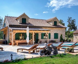 Hvar Villa in pietra con piscina in una tenuta tentacolare in vendita