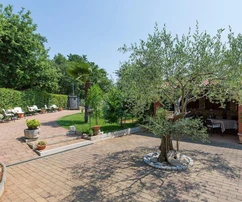 Istria, zona di Novigrad, struttura ricettiva e turistica in ottima posizione