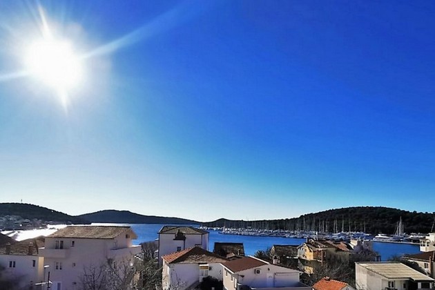 Rogoznica Dual-Use Property Near Center   Sea
