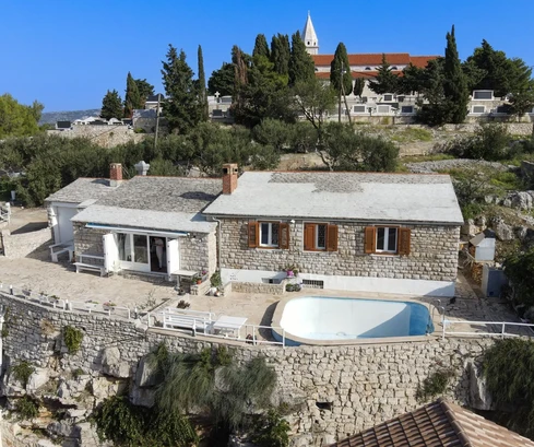 Villa en pierre avec piscine à vendre à Primošten en Croatie