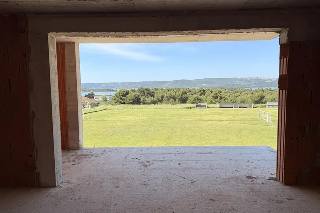 Zadar, Turanj - dreistöckige Luxuswohnung mit Dachterrasse, Meerblick und Nettofläche von 139,89 m²
