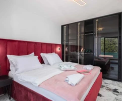 Luxusvilla eladó Rogoznicán, közvetlenül a tengerparton Horvátországban