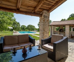 Beautiful stone house with a swimming pool in Istria