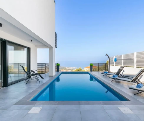 Two-level apartment with a pool for sale in Makarska in Croatia