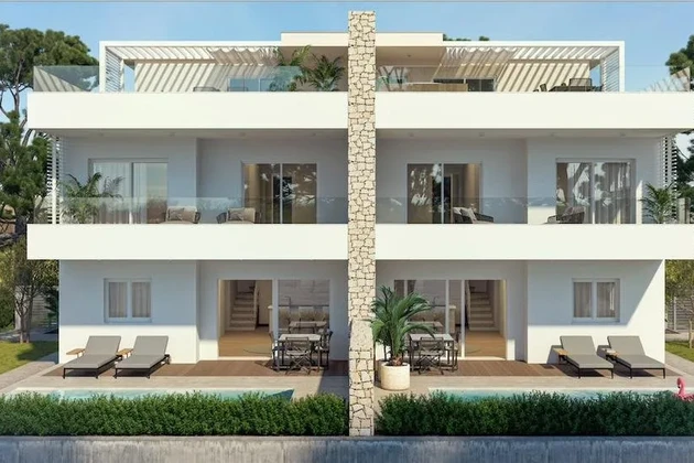 MODERNÍ NOVÁ VILA JEN 1 KM OD PÍSEČNÝCH PLÁŽÍ, UMAG, ISTRIE