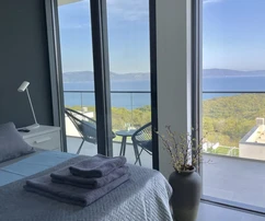 Raša, Crni – Exkluzívna vila s bazénom a panoramatickým výhľadom na more na predaj v Chorvátsku