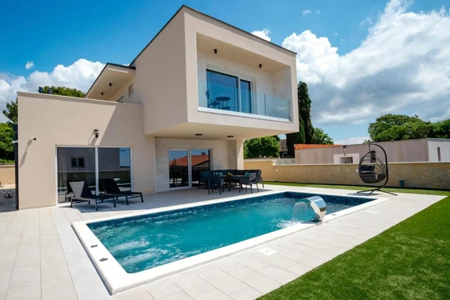 Villa moderne à vendre dans un quartier calme de Pula en Croatie