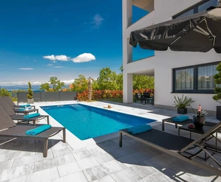 Apartamento de lujo en planta baja con vista al mar