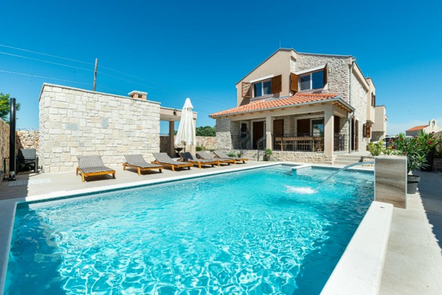 Luxury Stone Villa with Heated Pool, Sauna & Jacuzzi in Privlaka