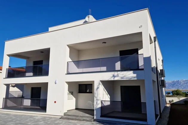 Nueva construcción en el primer piso con vista panorámica al mar y al Velebit