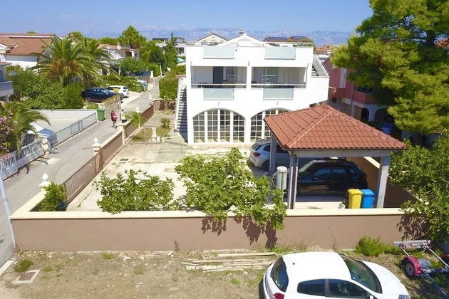 Freistehendes Haus 85 m vom Meer auf der Südseite der Insel Vir