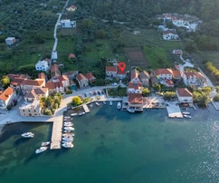 Maison pieds dans l'eau à vendre à Broce Pelješac en Croatie