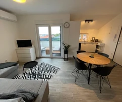 Bájos nyaraló apartman csak néhány lépésre a strandtól - Vir