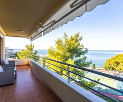 Exklusive Wohnung direkt am Meer in Podstrana zu verkaufen in Kroatien