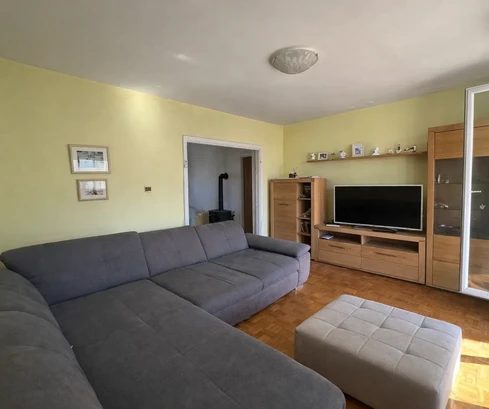 Apartamento espacioso de 88 m² con distribución ideal | 2 habitaciones + salón | 2 logias