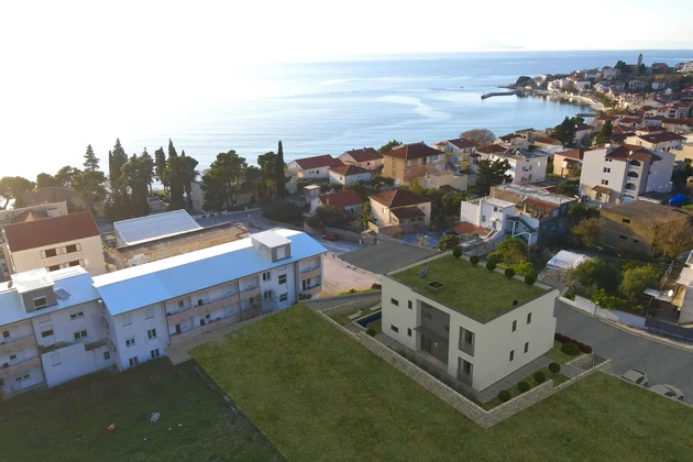 Ville moderne in vendita a Gradac con vista in Croazia
