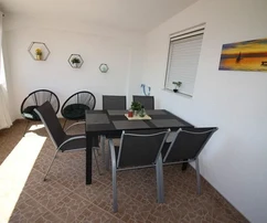 Vir ikerház három apartmannal