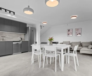 Istrien, Poreč, Doppelhaushälfte 180 m² mit 4 Schlafzimmern und 3 Parkplätzen
