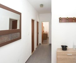 Šarmantní kamenný dům na Brači s prostornými terasami a garáží