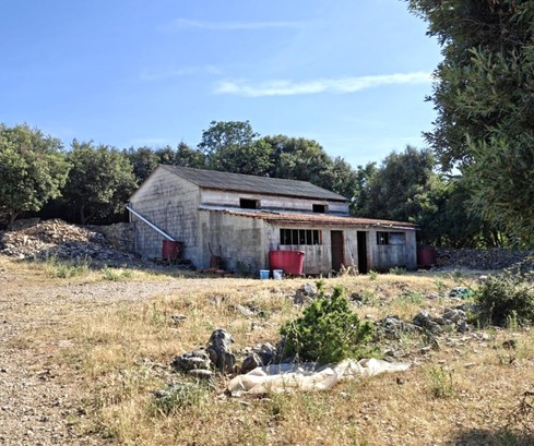 Tenuta di campagna di Supetar con terreno agricolo in vendita