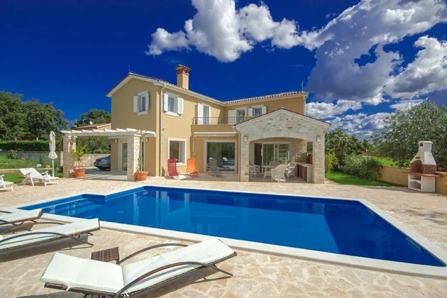Istrisches Haus mit Pool in Vošteni zu verkaufen in Kroatien