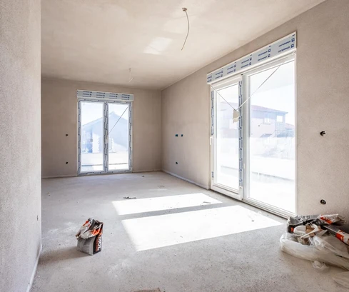 Čiovo, Okrug Gornji, třípokojový byt s balkonem a výhledem na moře, 88,57 m²