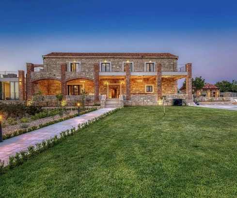 Lenyűgöző kőből épült villa Poličnikban eladó Horvátországban