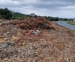 Трогир, Пла́но, участок под застройку 1290 м², прямо у дороги, вид на море