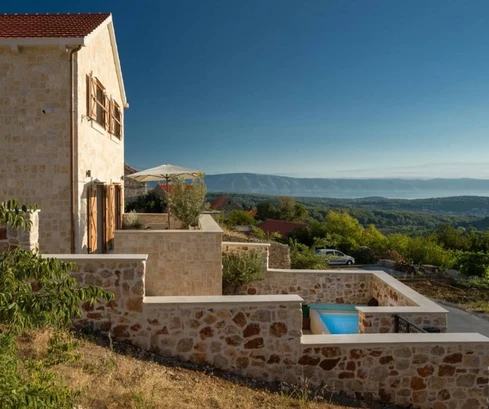 Steinhaus mit Pool auf der Insel Hvar zu verkaufen in Kroatien