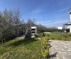 Istrien, Zbandaj, dreistöckige Wohnung 126 m² mit 4 Schlafzimmern, Garten und Parkplatz