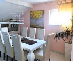 Luxusní dvoupatrový byt ve Splitu s prostornou střešní terasou a výhledem na moře