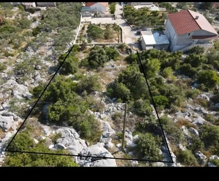 Marina, stavebný pozemok 461 m2, 300 m od mora a pláže