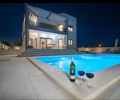 Villa mit Pool in Vodice zu verkaufen