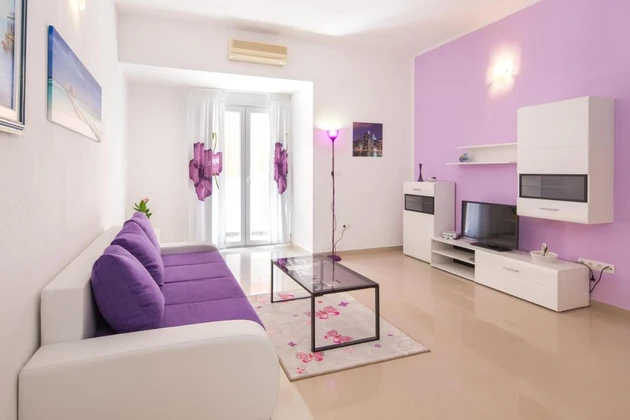 Moderne Zwei-Zimmer-Wohnung mit Pool in Podstrana zu verkaufen in Kroatien