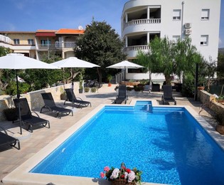 Rogoznica Villa with Pool Near Sea - 6 Apartments for Sale