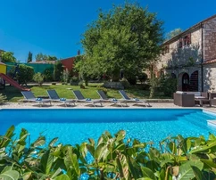 Villa istriana de piedra con piscina, gran jardín, Istria central, Zminj.