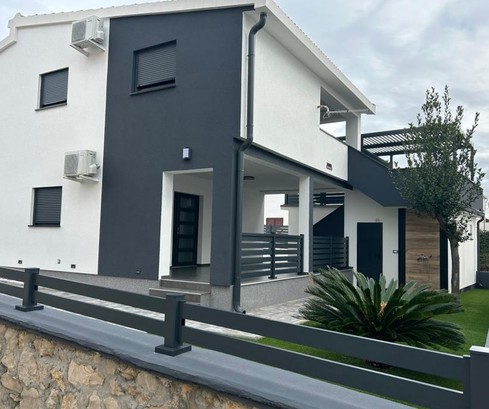 Renovated home on Vir for sale just steps from the beach in Croatia