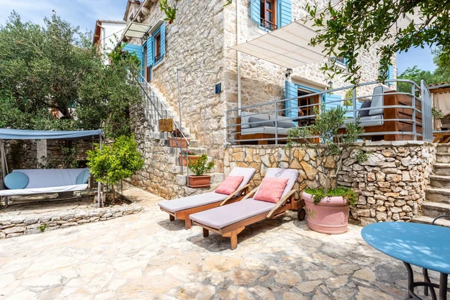 Steinvilla in Milna auf Brač zu verkaufen in Kroatien