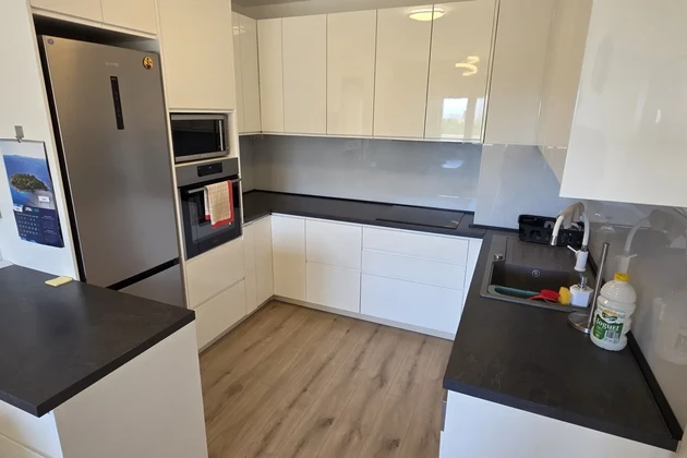 Split, Sućidar, appartement 1 chambre 57, entièrement rénové, prêt à emménager