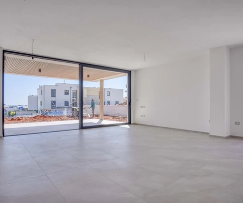 Apartamento en venta en Novigrad con jardín y estacionamiento en Croacia