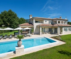 Kanfanar, Istrie : Villa opulente avec piscine et équipements sportifs
