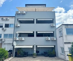 Attraktives Wohngebäude mit sechs Wohnungen und einem Penthouse, 1000 m vom Meer entfernt!