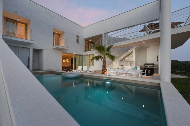 Villa moderna con piscina in vendita a Sukošan in Croazia