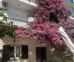 Trogir, Saldun, casa bifamiliare 430 m2, garage, prima fila sul mare, a 20 m dalla spiaggia