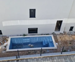 Ciovo, Dystrykt G, apartament z 2 sypialniami 89 m2 + ogród 132 m2 + basen 15 m2