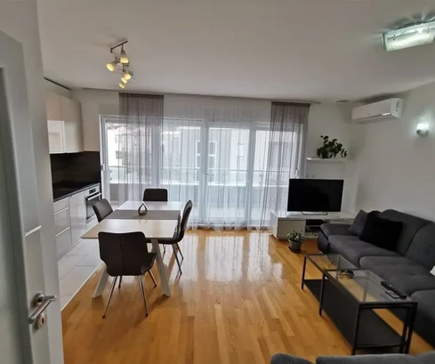 Podstrana, Strožanac, dvoupokojový byt 77m2, garáž