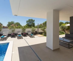 Villa moderna con piscina in vendita a Medolino in Croazia